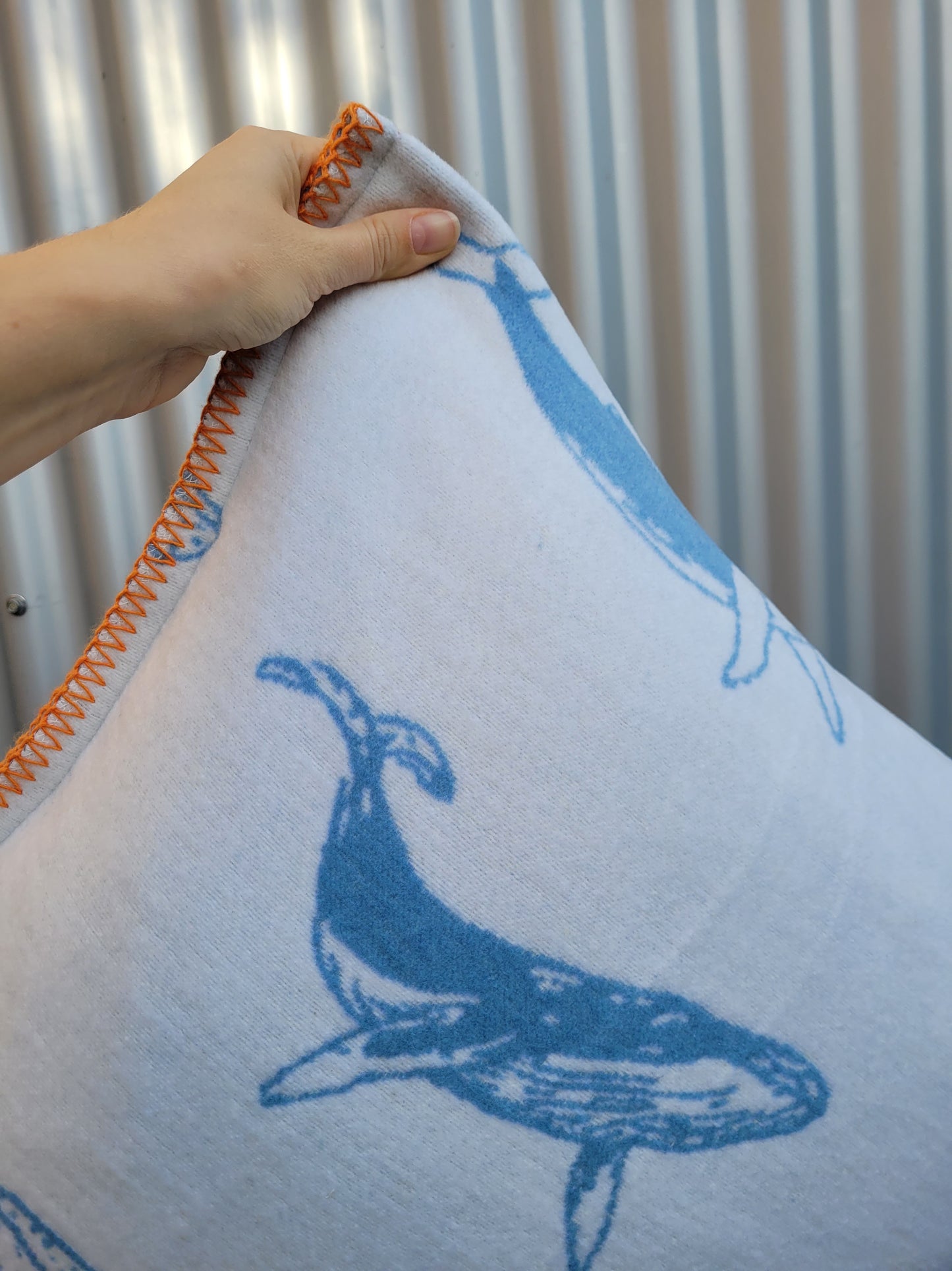 Upcycling-Kissenhülle BLAUWAL 50x50 cm