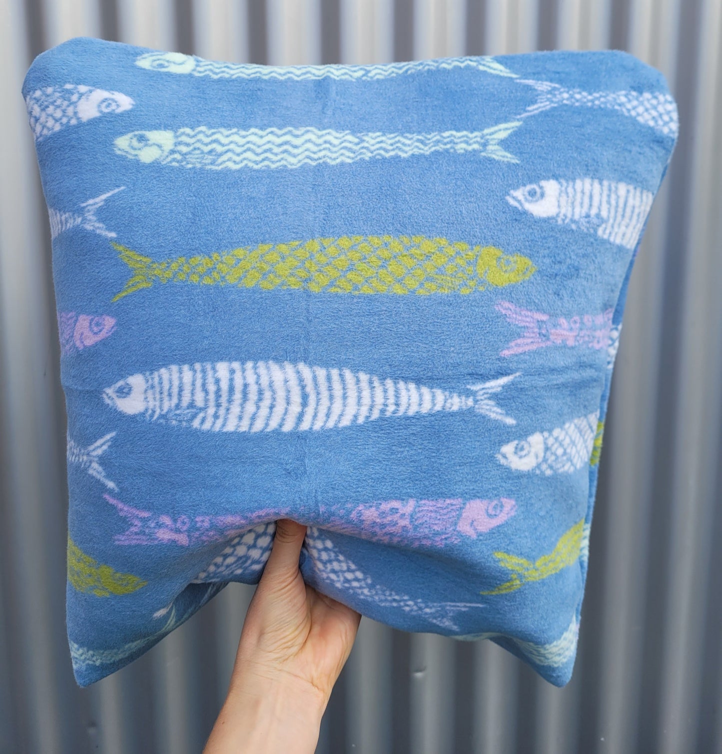 Upcycling-Kissenhülle SARDINEN FISCH 45x45 cm